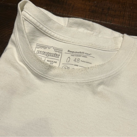 Men’s Patagonia white tee | size XL - Picture 3 of 3